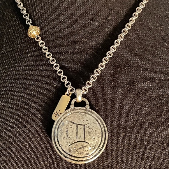 NWT! Chico’s Gemini adjustable and reversible! Silver Pendant Necklace - Picture 4 of 5